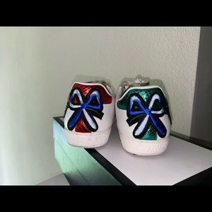 Gucci Ace Embroidered Rose Sneakers